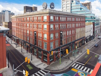 Plus de détails pour 1 King St W, Kitchener, ON - Commerce de détail à louer