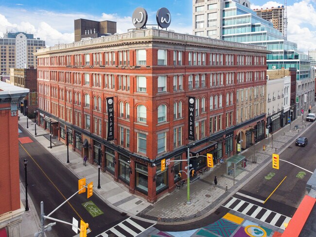 Plus de détails pour 1 King St W, Kitchener, ON - Commerce de détail à louer