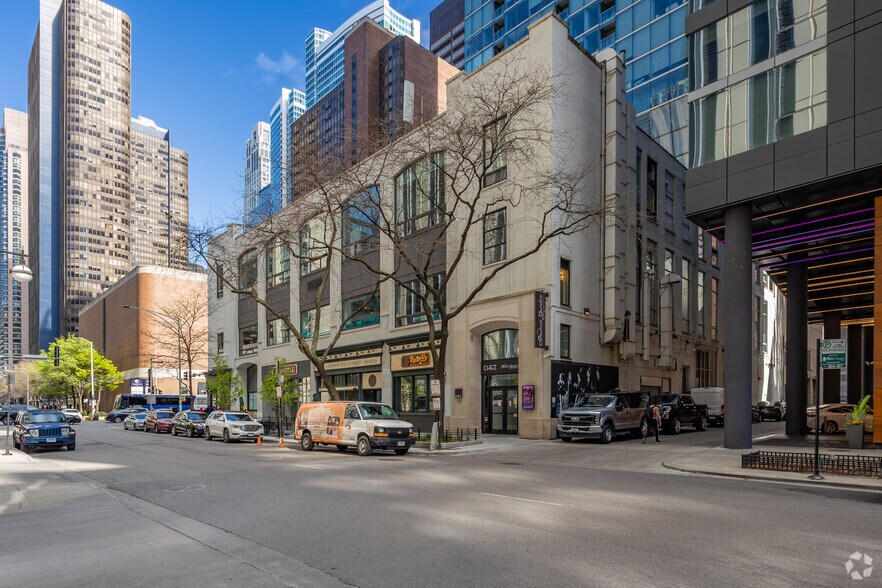 610 N Fairbanks Ct, Chicago, IL à louer - Photo du bâtiment - Image 2 de 16