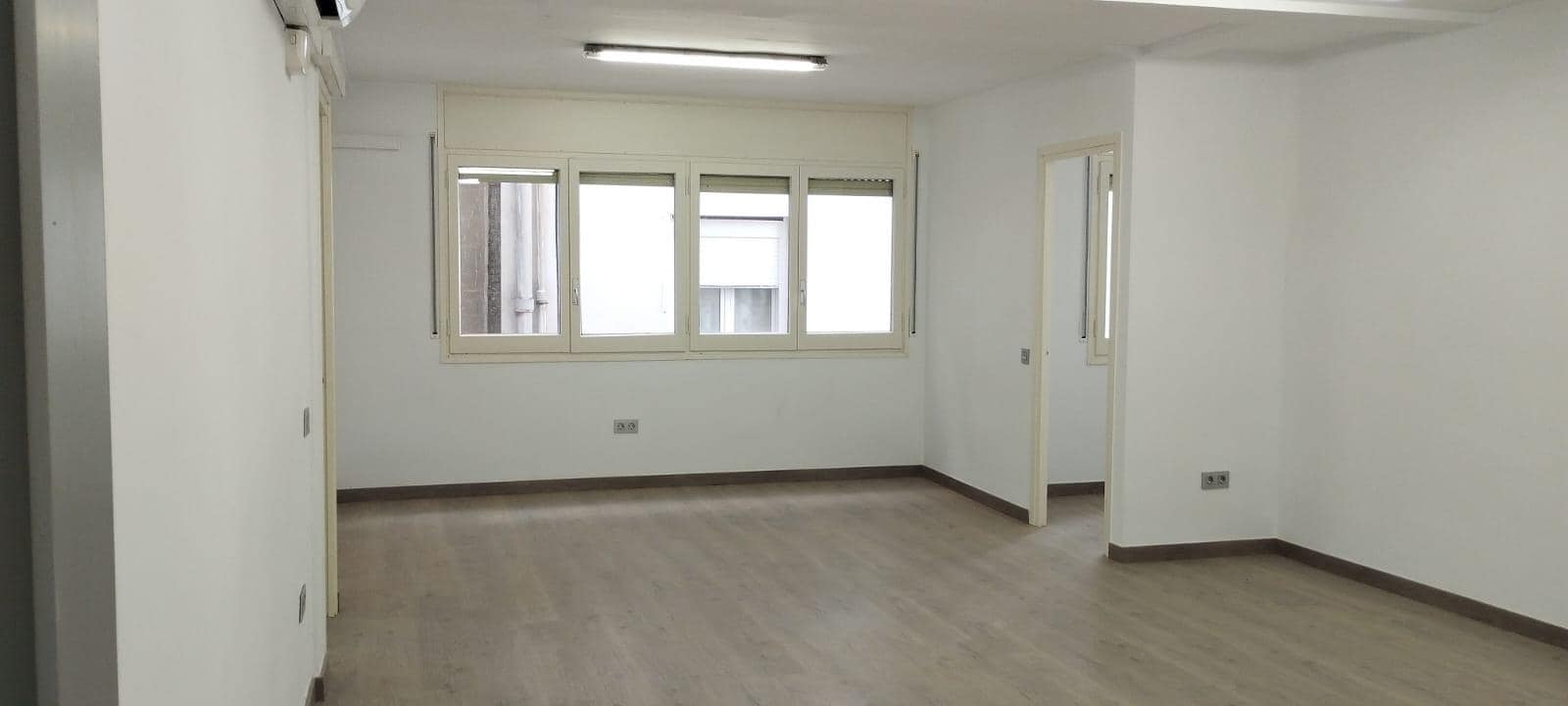 Office in Manresa, Barcelona for lease Building Photo- Image 1 of 5