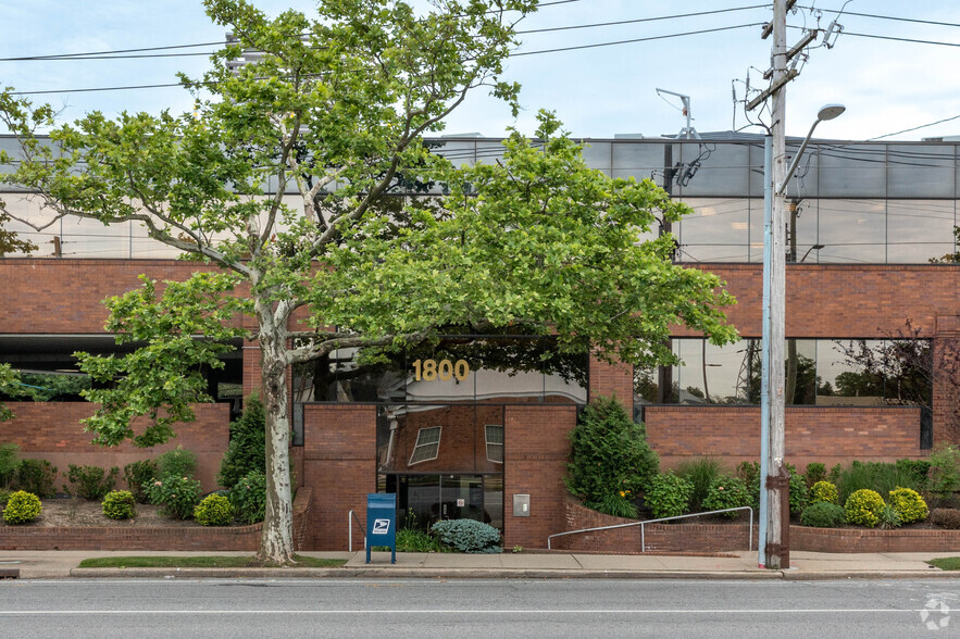 1800 Rockaway Ave, Hewlett, NY for lease - Primary Photo - Image 1 of 8