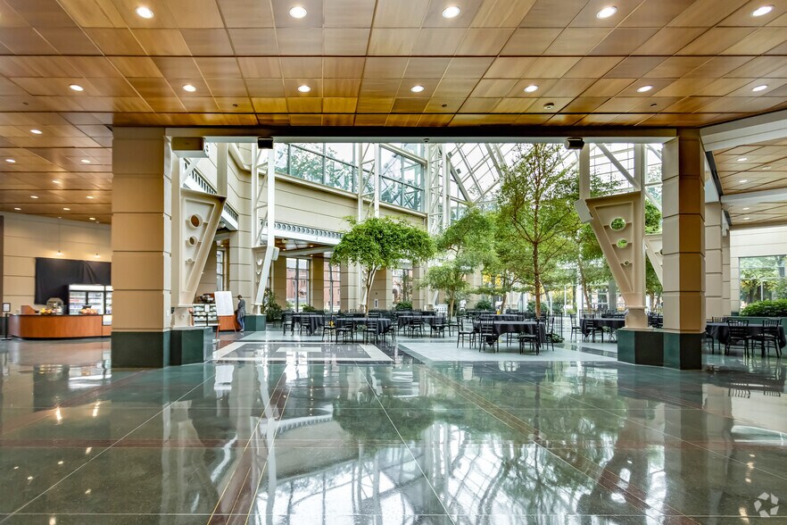 1 Bausch and Lomb Pl, Rochester, NY à louer - Hall d’entrée - Image 3 de 14