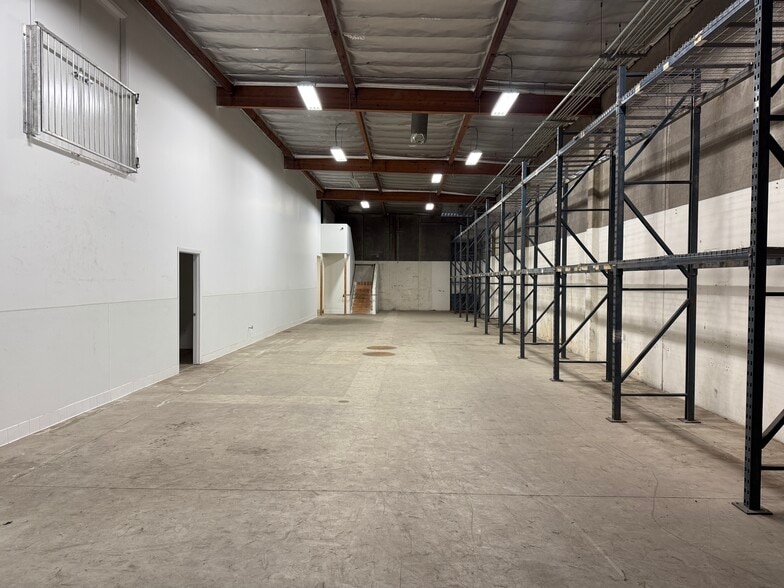 125 Selandia Ln, Carson, CA for sale - Interior Photo - Image 2 of 13