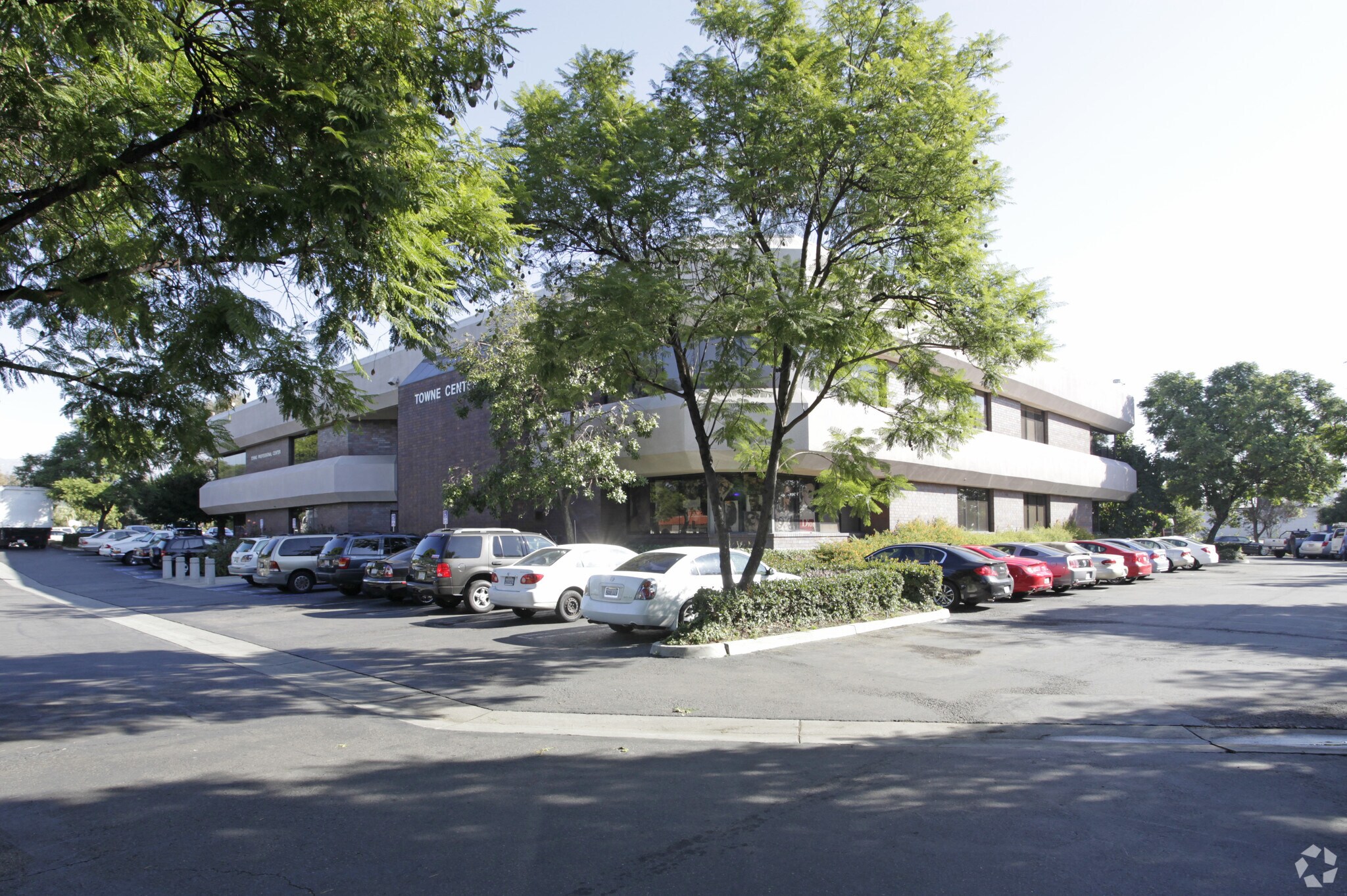 1900 Royalty Dr, Pomona, CA for lease Primary Photo- Image 1 of 15