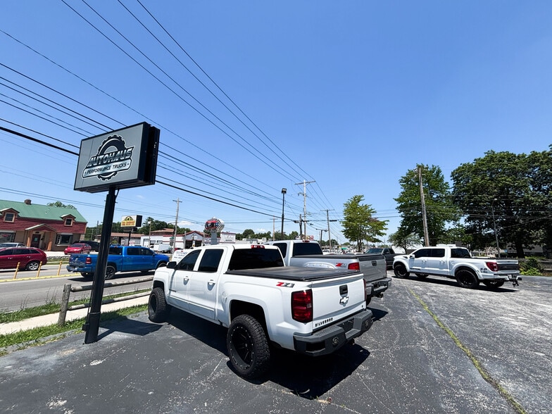 660 S Glenstone Ave, Springfield, MO for lease - Building Photo - Image 2 of 7