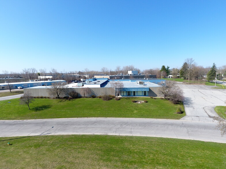 2 Apollo Dr, Batavia, NY à vendre - Photo principale - Image 1 de 1