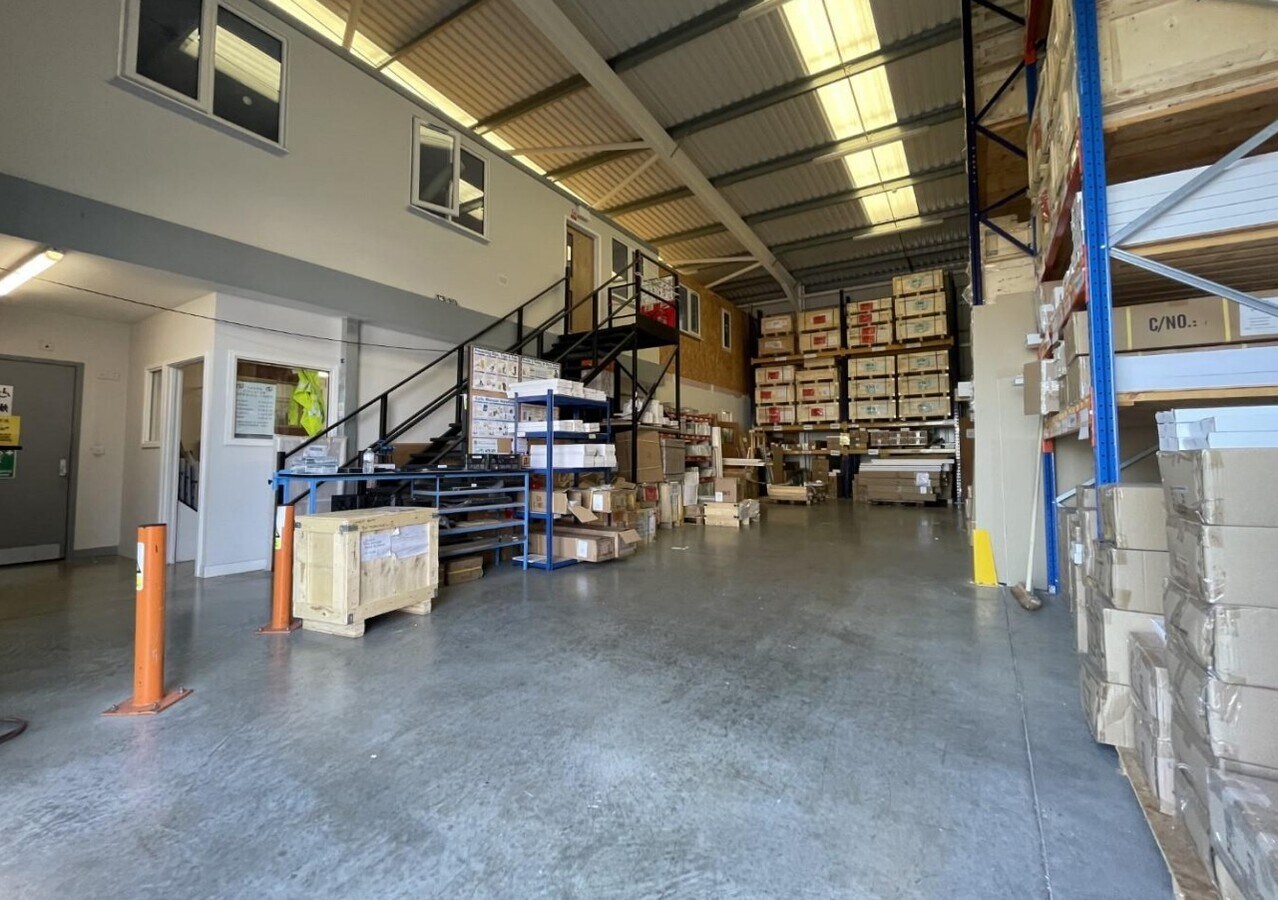 Hall Ave, Ashford, KEN TN24 0YY - Unit 1 -  - Interior Photo - Image 1 of 2