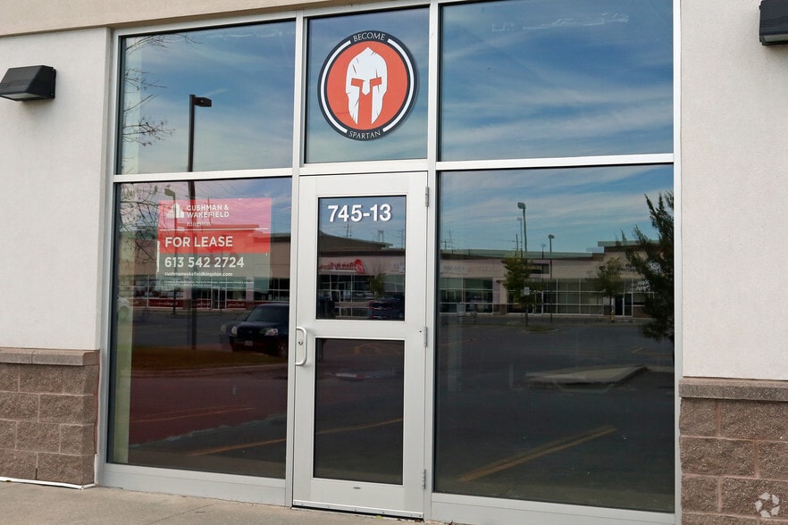 725-745 Gardiners Rd, Kingston, ON for lease - Building Photo - Image 3 of 26