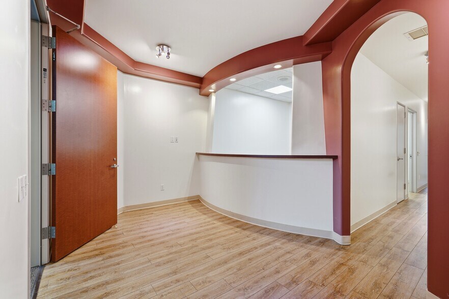 1000 Newbury Rd, Thousand Oaks, CA à vendre - Photo du bâtiment - Image 3 de 48