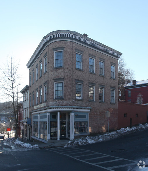 39 Broadway, Kingston, NY for sale - Primary Photo - Image 1 of 1