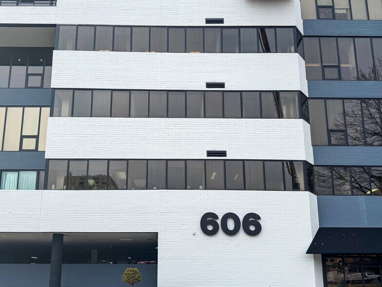 606 Baltimore Ave, Towson, MD à vendre - Photo du bâtiment - Image 1 de 8