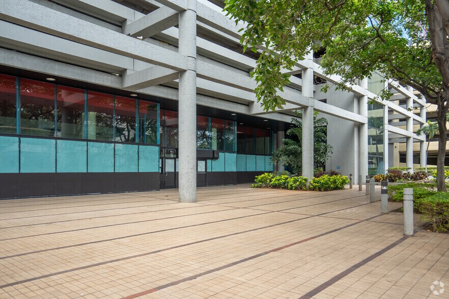 1585 Kapiolani Blvd, Honolulu, HI à louer - Photo du bâtiment - Image 2 de 7