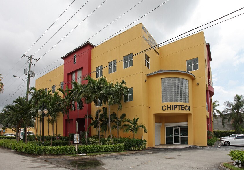 3001 W Hallandale Beach Blvd, Hallandale Beach, FL à louer - Photo principale - Image 1 de 3