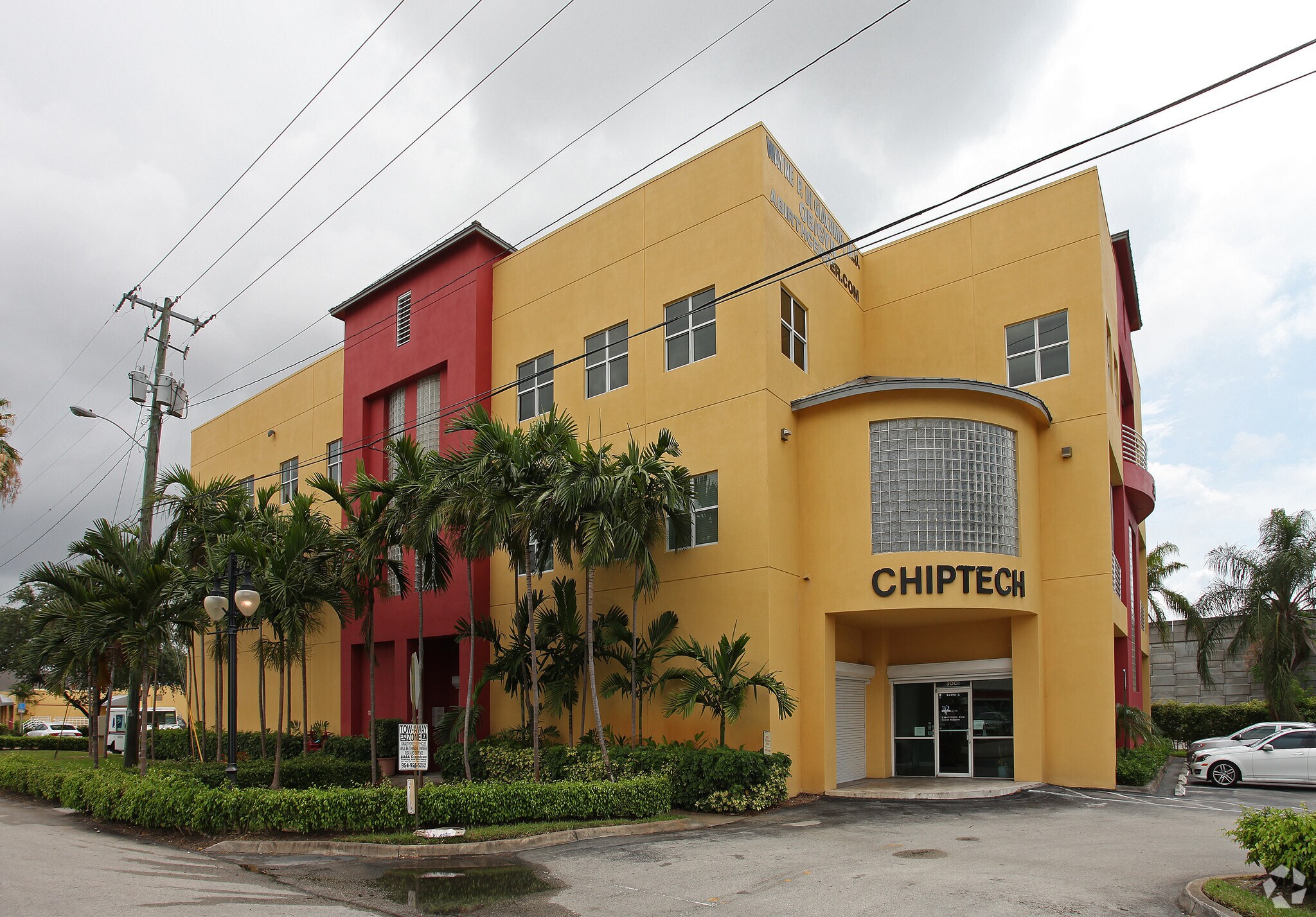 3001 W Hallandale Beach Blvd, Hallandale Beach, FL for lease Primary Photo- Image 1 of 4