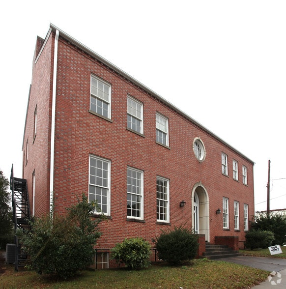 1 S Salisbury St, Lexington, NC à louer - Photo principale - Image 1 de 5