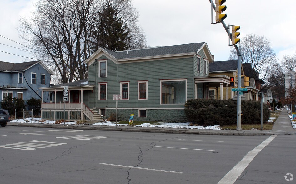 MULTI-FAMILY & MIXED-USE ASSEMBLAGE portefeuille de 3 propriétés à vendre sur LoopNet.ca - Photo principale - Image 2 de 34