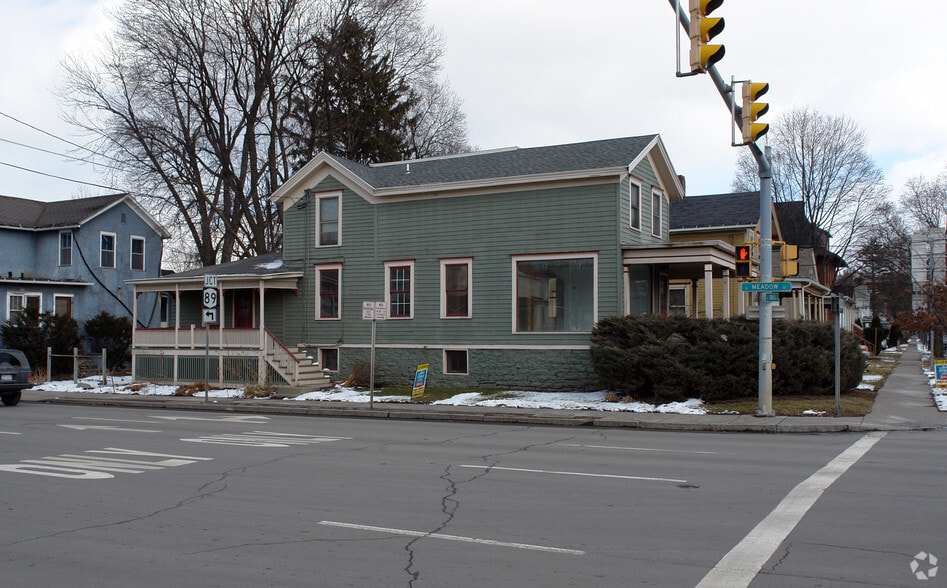 MULTI-FAMILY & MIXED-USE ASSEMBLAGE portfolio of 3 properties for sale on LoopNet.ca - Primary Photo - Image 2 of 34