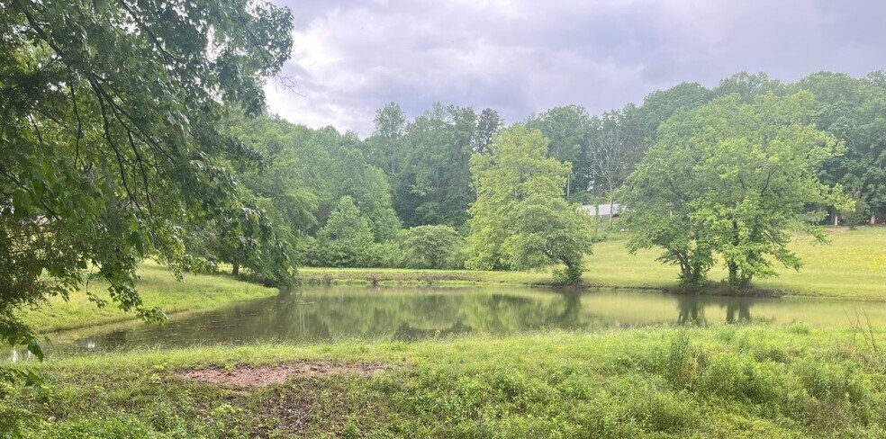 940 Bates Crossing Rd, Travelers Rest, SC à vendre - Photo du bâtiment - Image 2 de 2