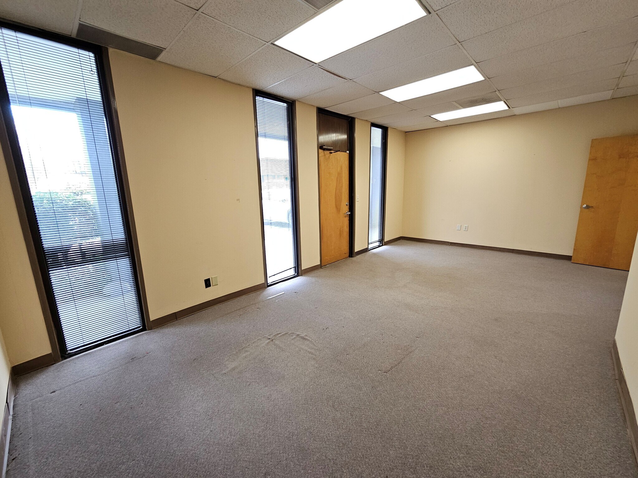 3050 Presidential Dr, Atlanta, GA for lease Interior Photo- Image 1 of 5