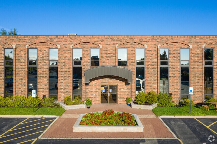 625 N North Ct, Palatine, IL à louer - Photo du bâtiment - Image 3 de 45