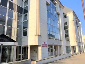 Rue Du Pont Colbert, Versailles for lease Building Photo- Image 1 of 7