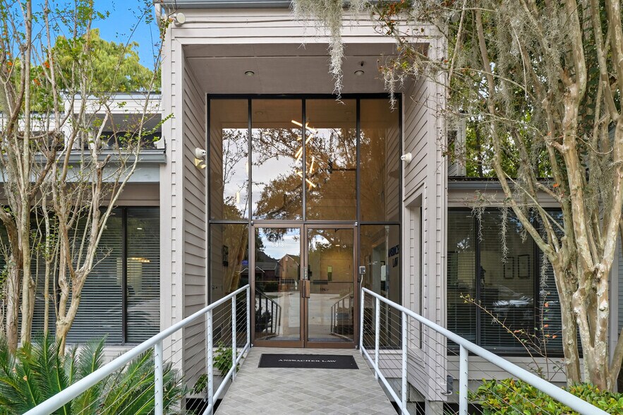 8818 Goodbys Executive Dr, Jacksonville, FL à vendre - Photo du bâtiment - Image 2 de 19