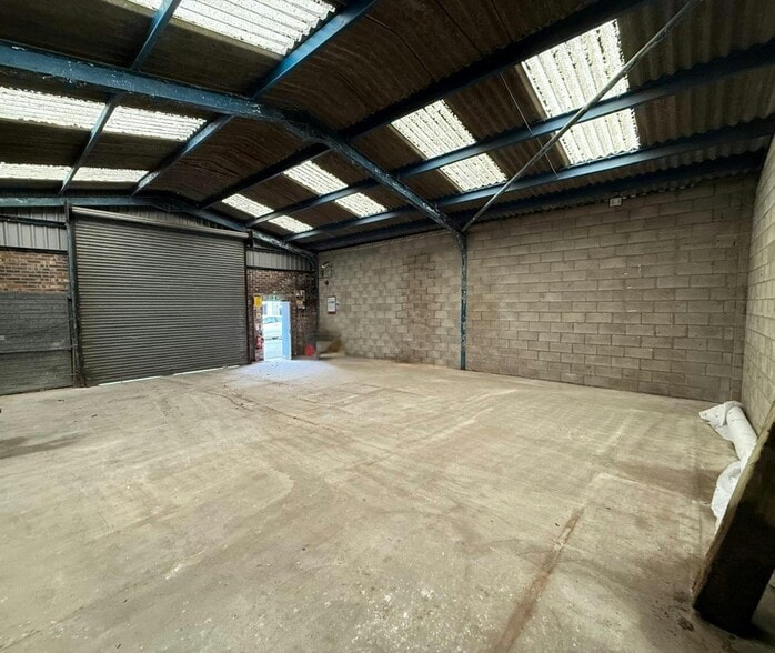 227 Crompton Rd, Macclesfield à louer - Photo du bâtiment - Image 2 de 5