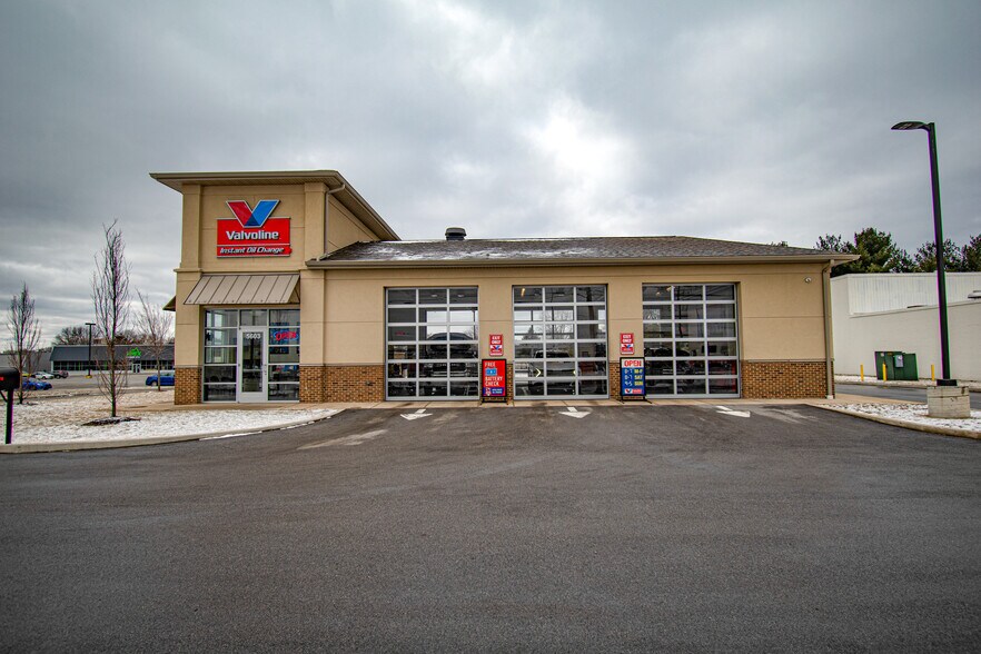 5603 Grape Rd, Mishawaka, IN for sale - Building Photo - Image 1 of 3