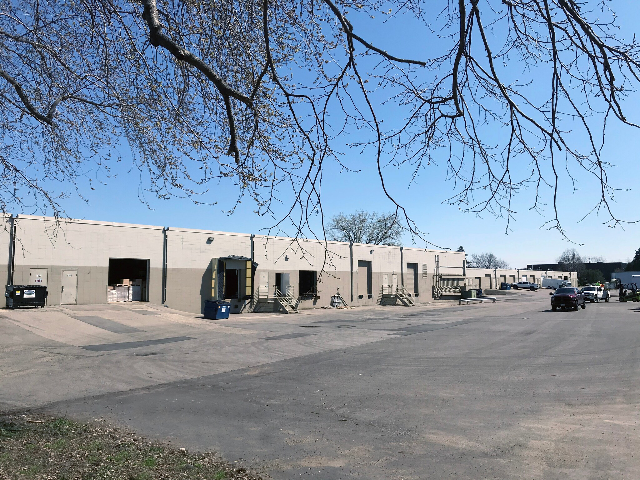 1103-1151 Riverwood Dr, Burnsville, MN for lease Primary Photo- Image 1 of 7