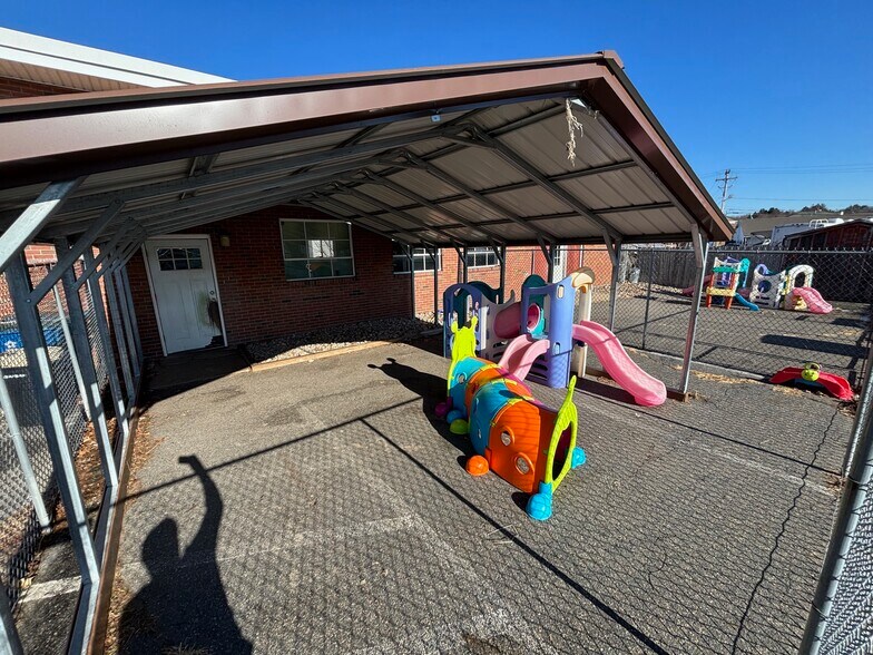 15 Baldwin St, East Longmeadow, MA à louer - Photo du bâtiment - Image 3 de 16