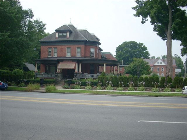 72 Union Ave, Saratoga Springs, NY for sale - Primary Photo - Image 1 of 6