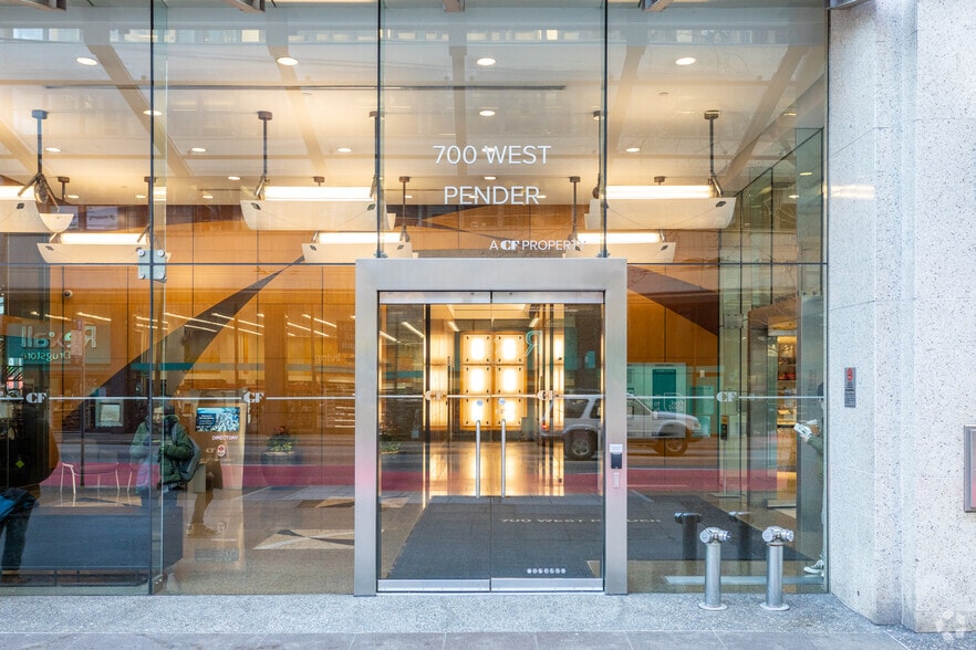 700 W Pender St, Vancouver, BC for lease - Building Photo - Image 3 of 9