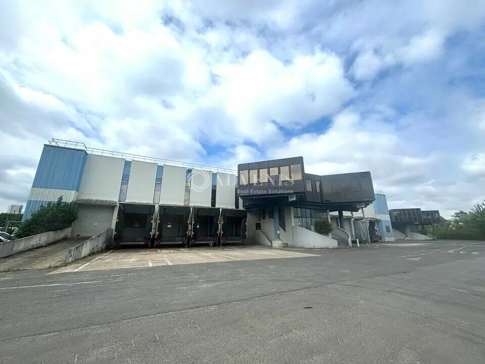 Industrial in Fontenay-sous-Bois for lease Building Photo- Image 1 of 9