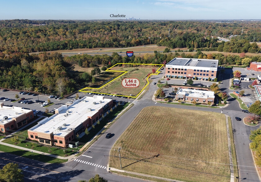 13542 Plaza Road Ext, Charlotte, NC à vendre - Photo du bâtiment - Image 3 de 3