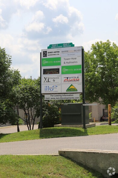 667 Welham Rd, Barrie, ON à louer - Photo du bâtiment - Image 3 de 3