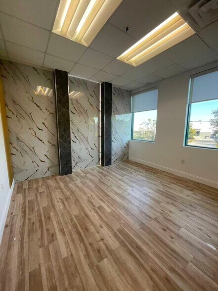7075 Kingspointe Pky, Orlando, FL for lease - Building Photo - Image 2 of 35