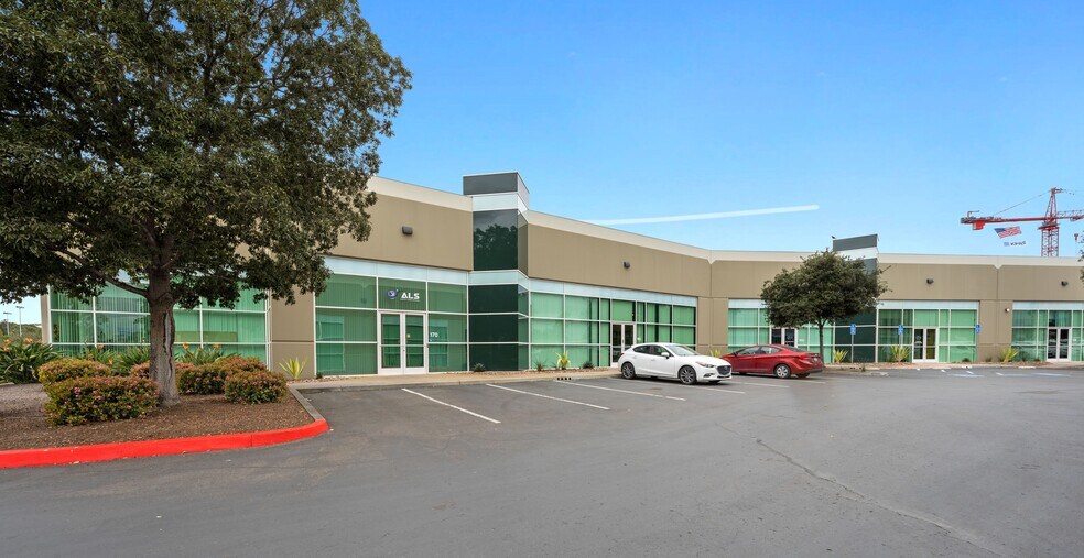 8291 Aero Pl, San Diego, CA à louer - Photo du bâtiment - Image 3 de 6