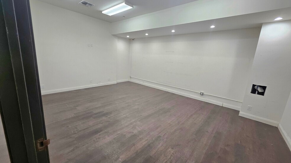 465 E 32nd St, Los Angeles, CA for sale - Building Photo - Image 3 of 13