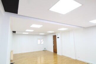 Plus de détails pour Multi-résidentiel à vendre