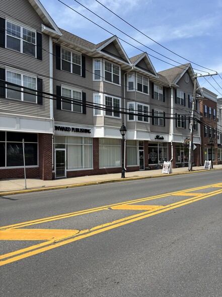 50 Barnum Ave, Port Jefferson, NY for lease - Building Photo - Image 2 of 3