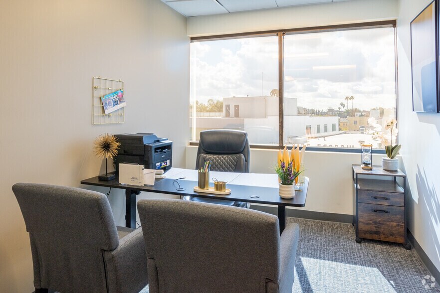 4221 Wilshire Blvd, Los Angeles, CA à louer - Photo intérieure - Image 3 de 14