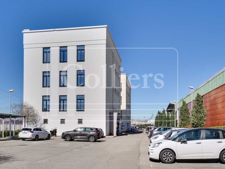 8 Rue Du Cargo Rhin Fidelity, Marseille for sale - Building Photo - Image 3 of 15