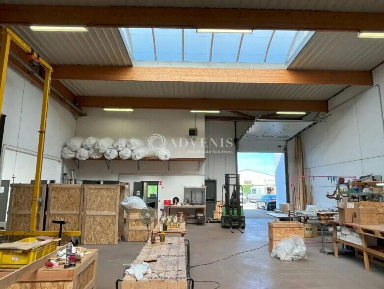 Flex in Décines-Charpieu for lease - Interior Photo - Image 2 of 11