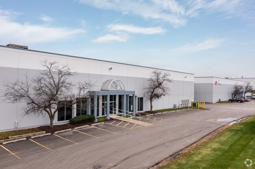 1675 Holmes Rd, Elgin, IL for lease - Primary Photo - Image 1 of 4