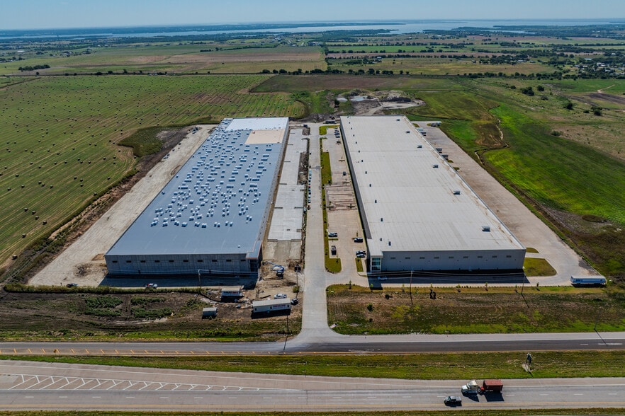 6100 N Stemmens Fwy, Sanger, TX for lease - Building Photo - Image 3 of 25