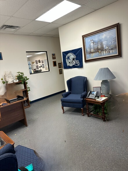 4601 Hollow Tree Dr, Arlington, TX for lease - Lobby - Image 3 of 19