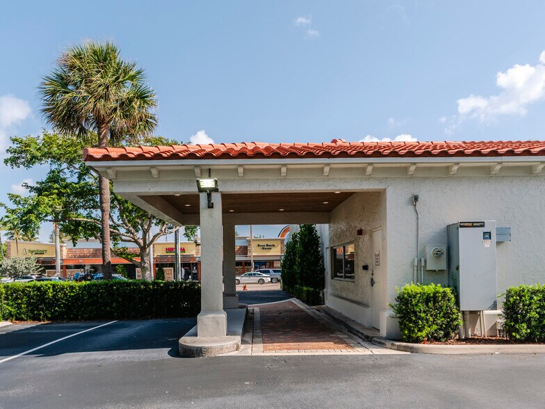 880 E Palmetto Park Rd, Boca Raton, FL à vendre - Photo du bâtiment - Image 2 de 19