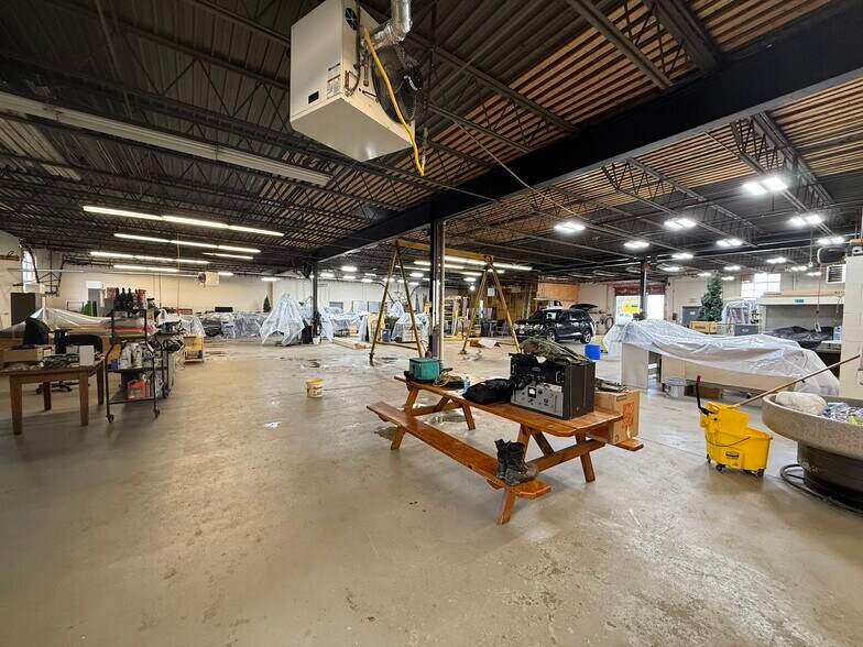 6677 Moore Rd, Mattydale, NY à louer - Photo du bâtiment - Image 3 de 10