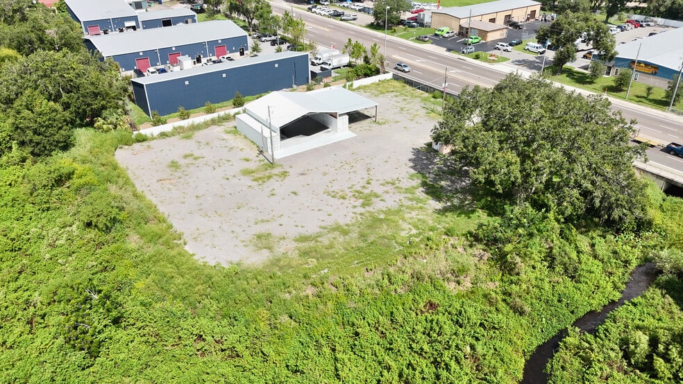 7305 Causeway Blvd, Tampa, FL for lease - Building Photo - Image 1 of 6