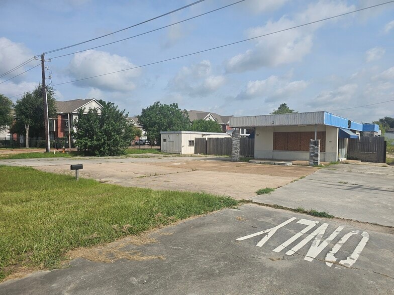 9901 W Fairmont Pky, La Porte, TX for sale - Building Photo - Image 2 of 9
